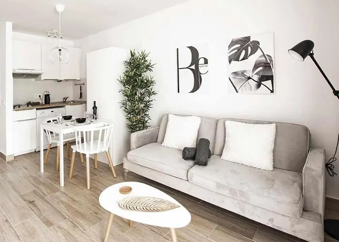 Apartment Holyhome Premium 108 *